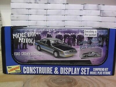 Lindberg HL123 Police Riot Patrol Ford Crown Victoria 1/25 Scale Plastic Model Kit