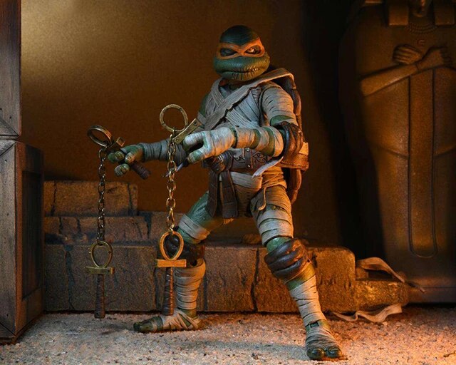 Universal Monsters x TMNT Michelangelo Mummy Deluxe Figure